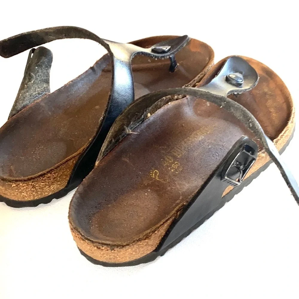 Birkenstock’s black gizeh‎ thong sandal- Birk Size 40